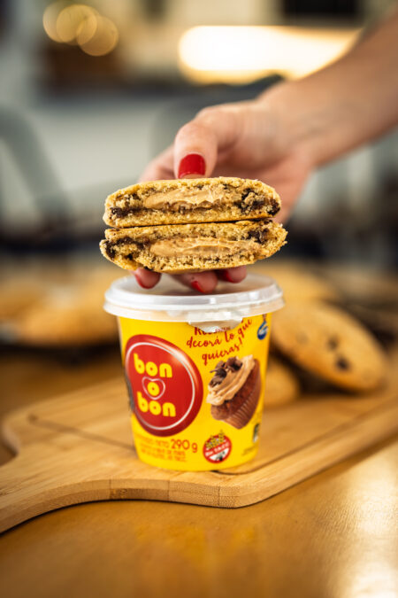 6 Galletas Gourmet con Chocolate Aguila y relleno Bon o Bon