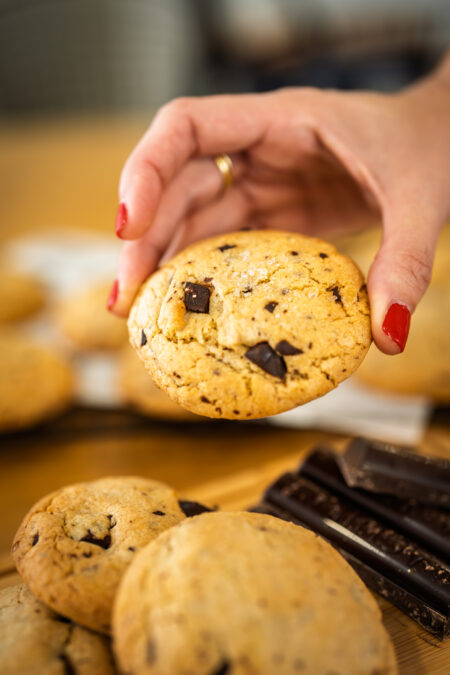 6 Galletas Gourmet con chocolate Aguila y un toque de SAL MARINA